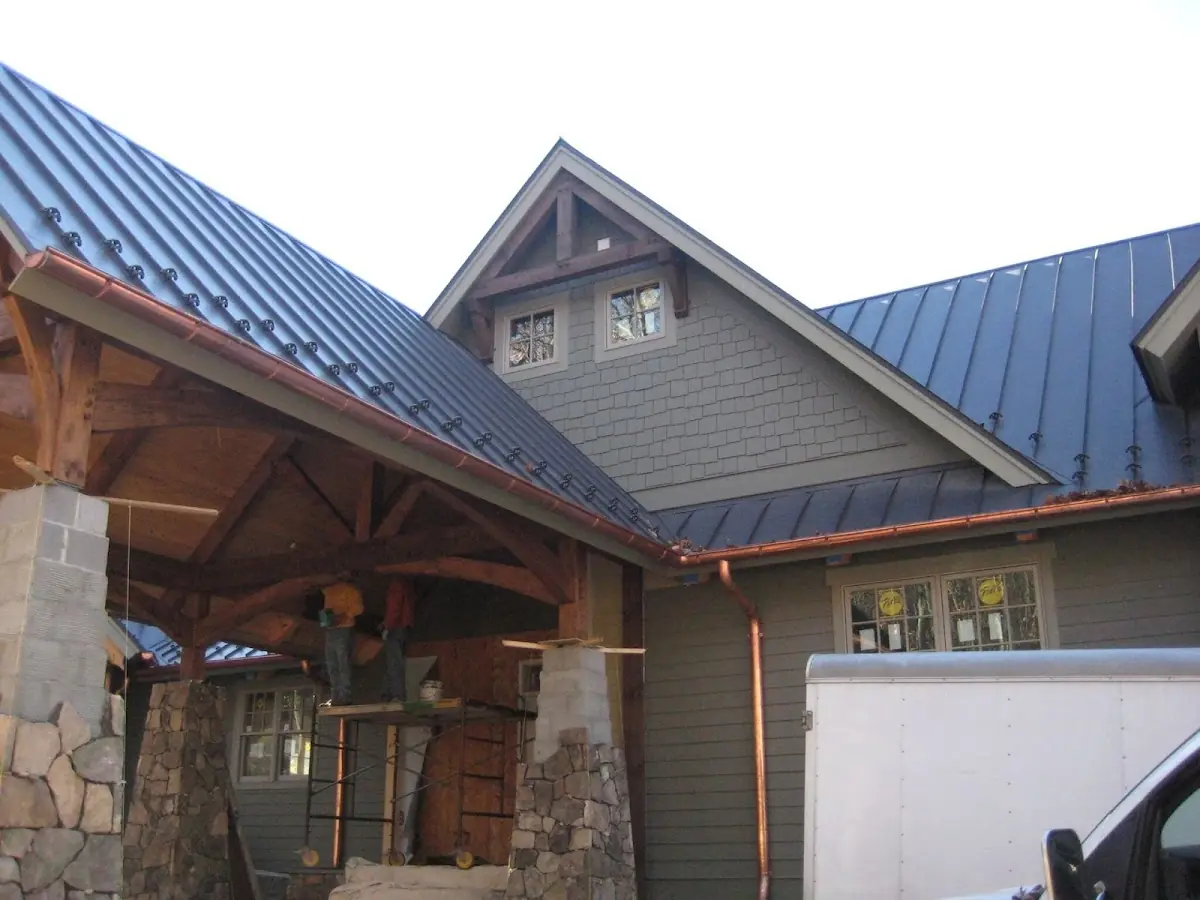 Craftsman Roofing team delivering quality roofing work in Sans Pareil